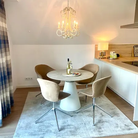 3003 Maison Fleur-de-lis